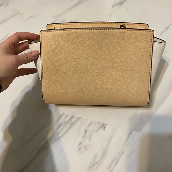 Micheal Kors Crossbody - Picture 2 of 7